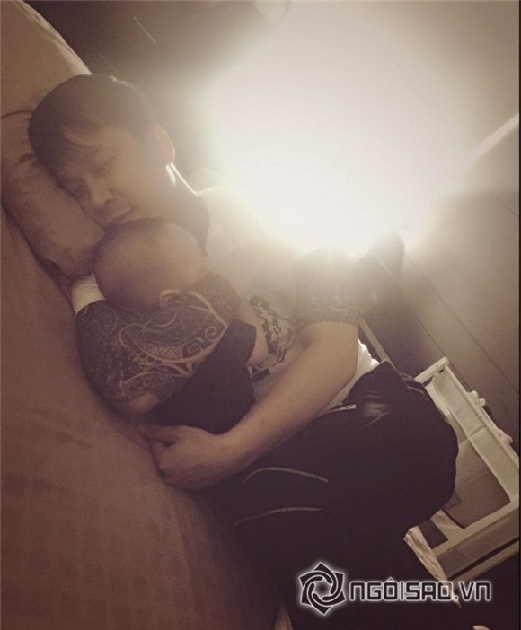 nhóc tỳ nhà sao ngủ với bố 9