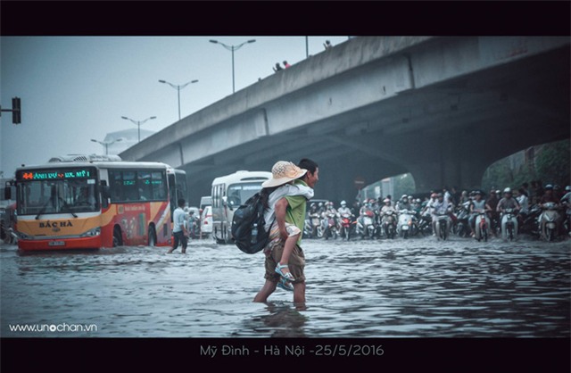Những soái ca trong lòng cư dân mạng nhân ngày Hà Nội ngập! - Ảnh 1.