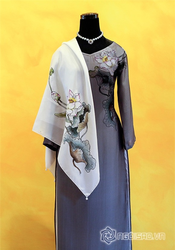 Obama mang áo dài về tặng vợ 2