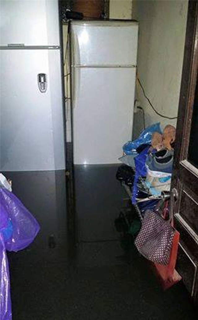 tát nước, mưa ngập, Hà Nội, lũ lụt, tắc đường, công sở, đến trường, đi làm