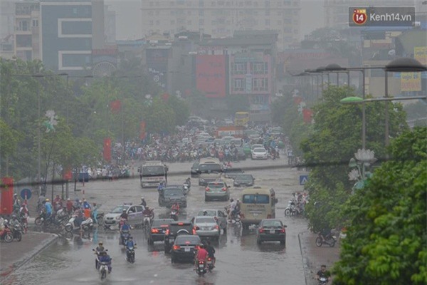 Đêm 25 và sáng 26/5, Hà Nội tiếp tục có mưa rất to và dông - Ảnh 1.