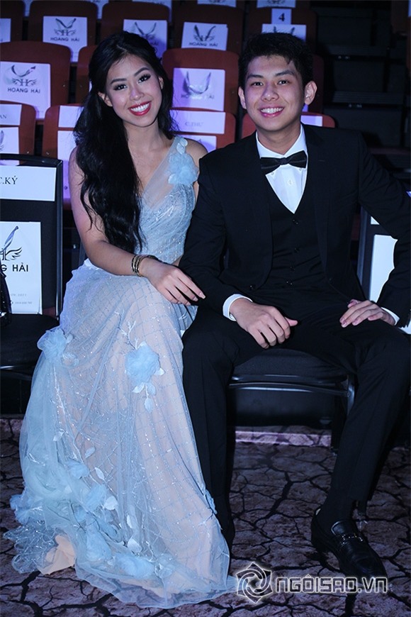 Mẹ chồng Hà Tăng diện váy xuyên thấu đi xem thời trang 11