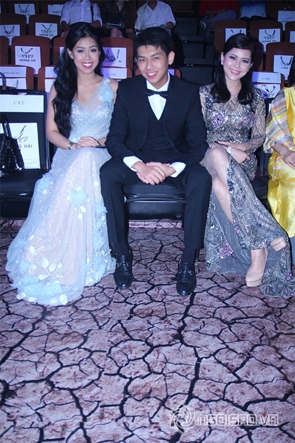 Mẹ chồng Hà Tăng diện váy xuyên thấu đi xem thời trang 8