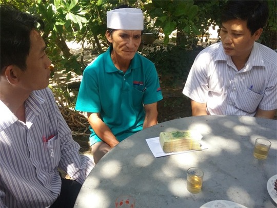 Nhà xe Phương Trang trao tiền hỗ trợ cho thân nhân nạn nhân Võ Thị Xuân