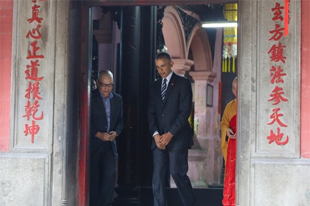 Người hướng dẫn ông Obama ở chùa Ngọc Hoàng kể gì? - Ảnh 2.