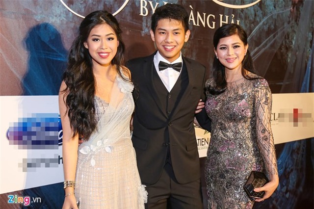 Me chong Ha Tang mua vay hon 400 trieu tang Hoa hau Phap hinh anh 1