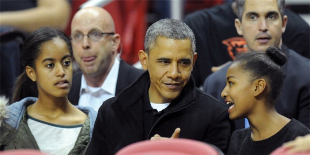 Xem những hình ảnh này mới thấy Tổng thống Obama yêu thương 2 cô con gái đến nhường nào - Ảnh 17.