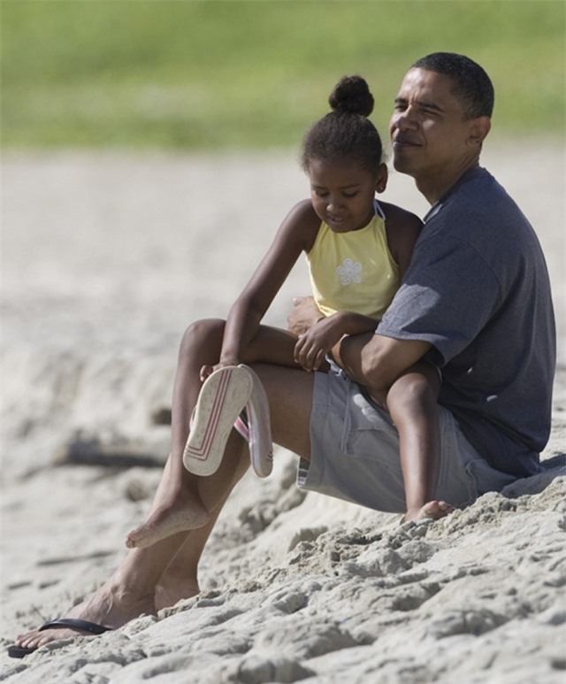 Xem những hình ảnh này mới thấy Tổng thống Obama yêu thương 2 cô con gái đến nhường nào - Ảnh 23.