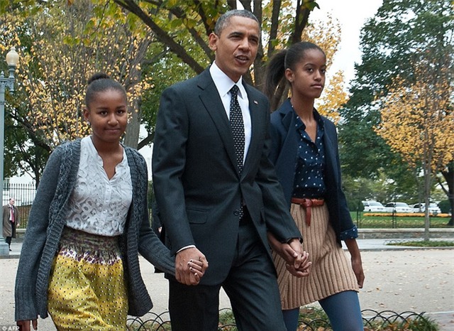 Xem những hình ảnh này mới thấy Tổng thống Obama yêu thương 2 cô con gái đến nhường nào - Ảnh 29.