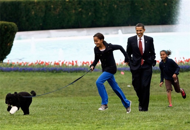 Xem những hình ảnh này mới thấy Tổng thống Obama yêu thương 2 cô con gái đến nhường nào - Ảnh 8.