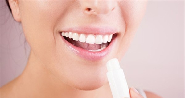 Giữ son suốt cả ngày với những mẹo đơn giản này