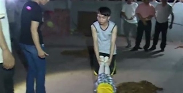 Khởi tố đối tượng câm điếc giết dã man bé gái 11 tuổi