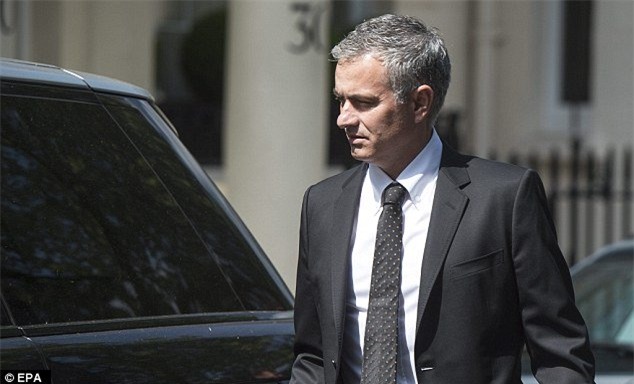chum hinh anh hlv jose mourinho toi m.u ky hop dong hinh anh 2