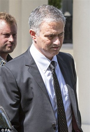 chum hinh anh hlv jose mourinho toi m.u ky hop dong hinh anh 3