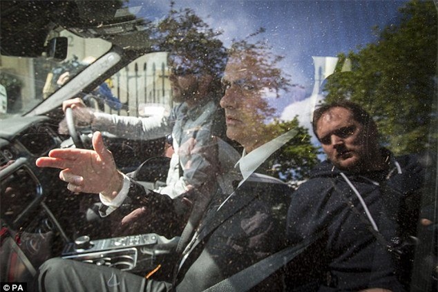 chum hinh anh hlv jose mourinho toi m.u ky hop dong hinh anh 7