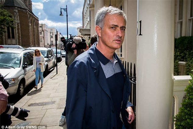 chum hinh anh hlv jose mourinho toi m.u ky hop dong hinh anh 11