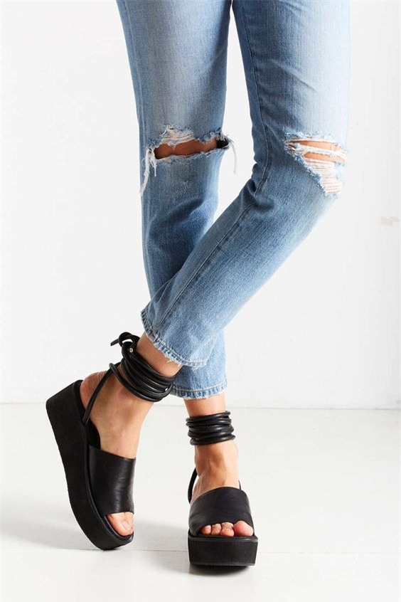 6 kiểu sandals mà hè này đi đến đâu bạn cũng thấy xuất hiện