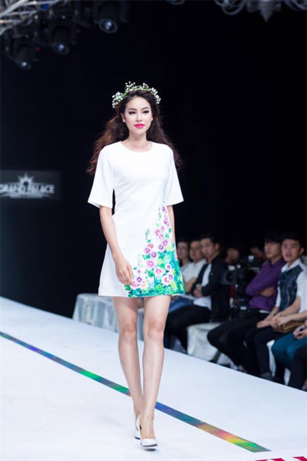 Phạm Hương: Từ nàng mẫu gái quê cho đến thần thái vạn người mê trên sàn catwalk - Ảnh 7.