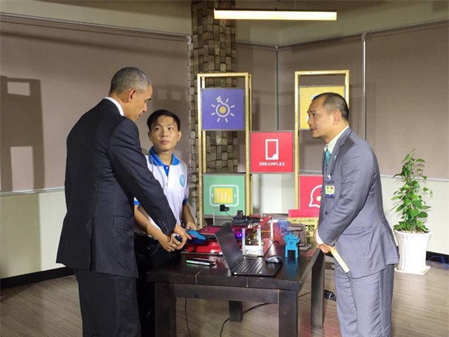 Món quà của chàng sinh viên Việt khiến TT Obama thích thú - Ảnh 1.
