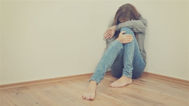 be gai 12 tuoi tu sat danh dong ca nuoc nga hinh anh 2