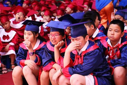 Rưng rưng buổi lễ học sinh rửa chân cho cha mẹ - 5