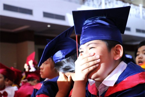 Rưng rưng buổi lễ học sinh rửa chân cho cha mẹ - 6