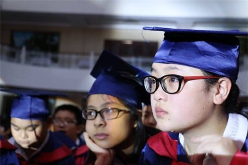 Rưng rưng buổi lễ học sinh rửa chân cho cha mẹ - 7