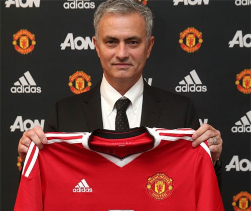 chinh thuc: m.u cong bo hop dong 3 nam voi mourinho hinh anh 1