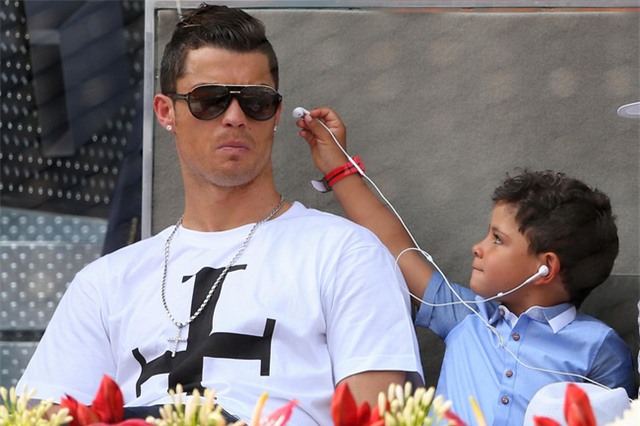 Cristiano Ronaldo bị con trai cưng chê chạy chậm hơn Gareth Bale - Ảnh 2.