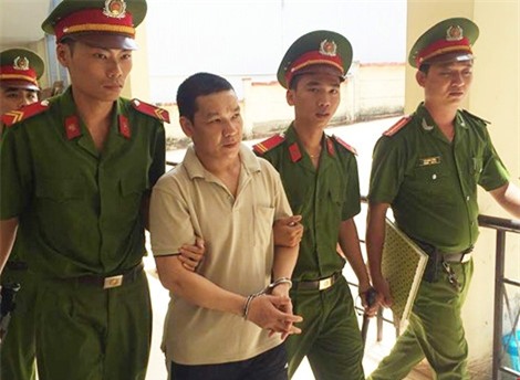 Gã côn đồ và cơn cuồng ghen truy sát vợ, đe dọa giết cả nhà ngoại - Ảnh 1.