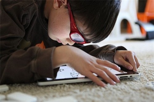 tuong con gioi tieng anh hoa ra mac benh vi… ipad, dien thoai - 1