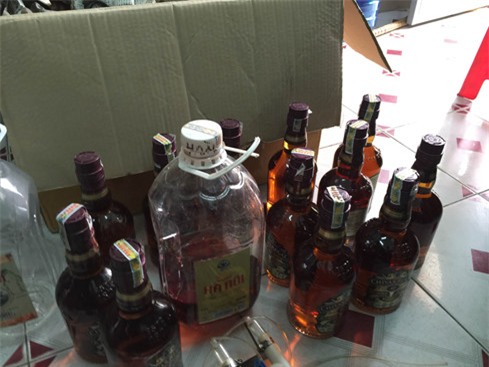 rượu giả, pha chế rượu giả, rượu rởm, ngộ độc rượu, rượu ngoại nhập, rượu Chivas, sản xuất rượu giả, công nghệ chế biến rượu giả