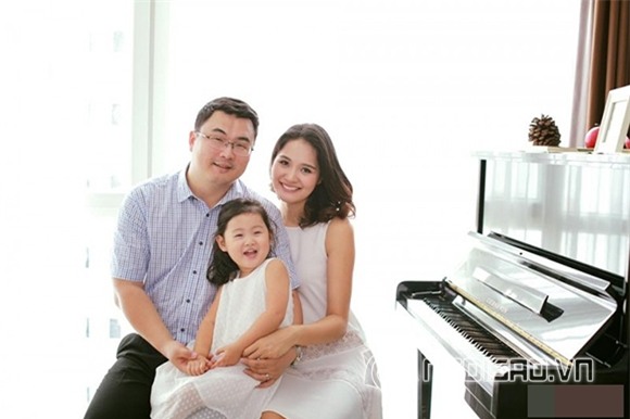 Hoa hậu Hương Giang sinh con trai 1