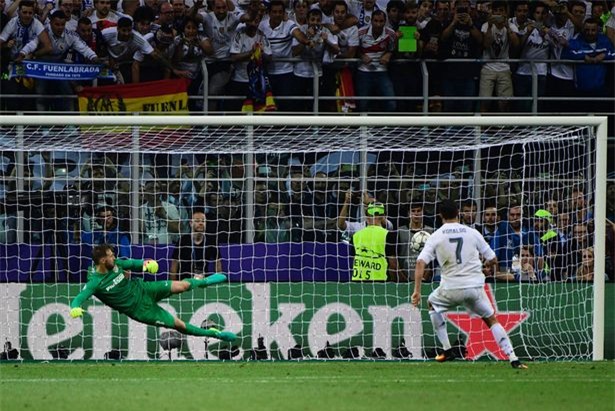 Ronaldo biết trước mình sẽ là cầu thủ đem cúp Champions League về cho Real Madrid - Ảnh 1.