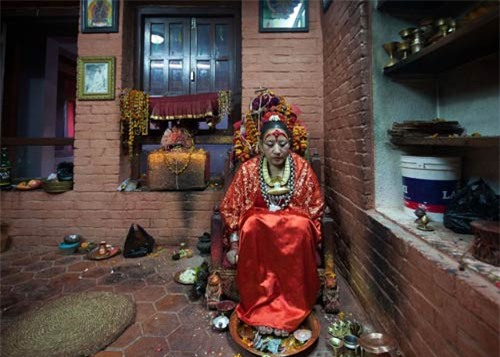 cuoc doi ki la cua nhung be gai sinh ra da lam nu than - 4