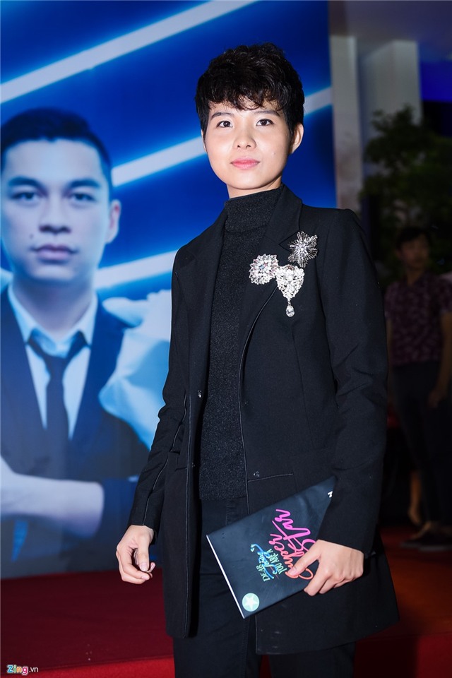 Dan sao Viet khoe sac tren tham do thoi trang hinh anh 12