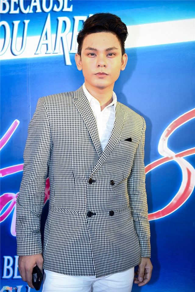 Dan sao Viet khoe sac tren tham do thoi trang hinh anh 15