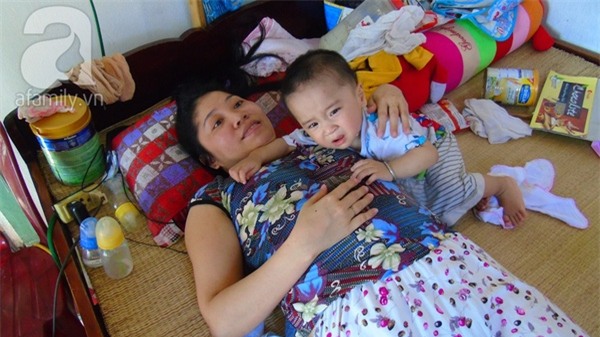 Chuyện tình cổ tích của người phụ nữ nằm liệt giường với chàng trai ít hơn 2 tuổi