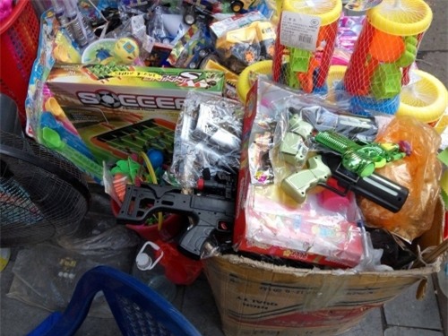 Tết thiếu nhi 1/6: Phụ huynh Việt hoang mang chọn đồ chơi cho trẻ - Ảnh 1