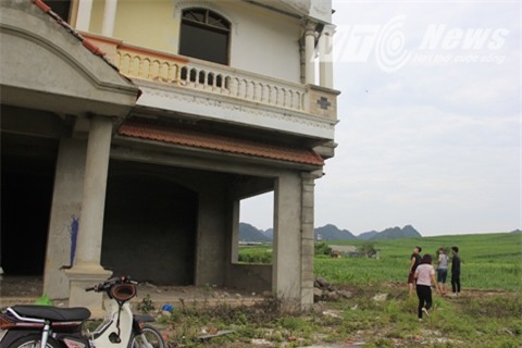 Tòa Keangnam Tây Bắc là địa điểm nổi tiếng không kém những điểm du lịch. Hầu hết những người đến hoặc đi qua Mộc Châu đều dừng lại check in tại đây.