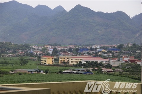 Tòa Keannam Tây Bắc cao chót vót, đứng giữa ngút ngàn đồi chè, đồi mận nên 4 mặt đều có tầm nhìn rất đẹp.