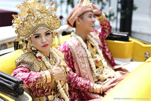 Đám cưới 'dát' vàng của tài tử điển trai nhất Indonesia