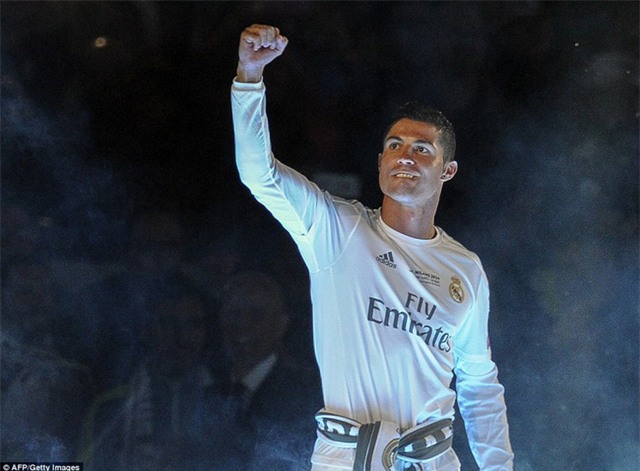 Ronaldo bùng nổ trước 80.000 CĐV Real Madrid trên sân Bernabeu - Ảnh 1.