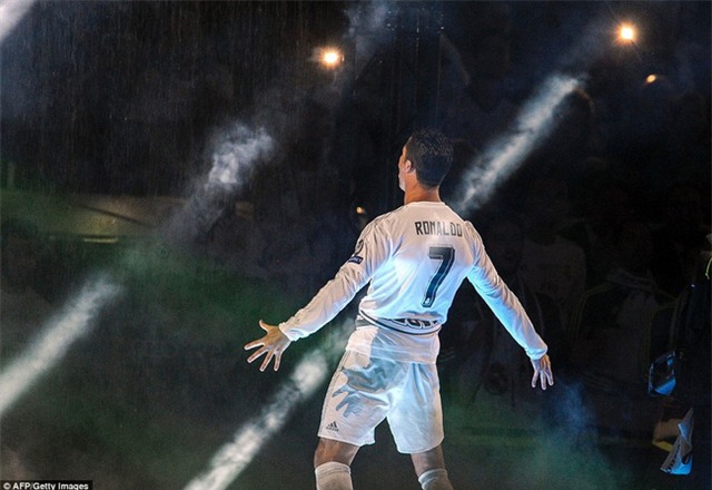 Ronaldo bùng nổ trước 80.000 CĐV Real Madrid trên sân Bernabeu - Ảnh 2.