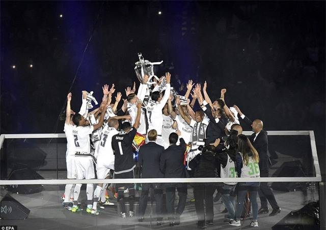 Ronaldo bùng nổ trước 80.000 CĐV Real Madrid trên sân Bernabeu - Ảnh 4.