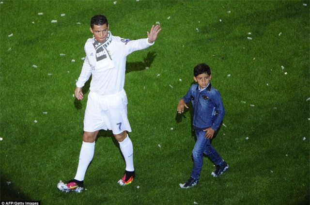 Ronaldo bùng nổ trước 80.000 CĐV Real Madrid trên sân Bernabeu - Ảnh 6.