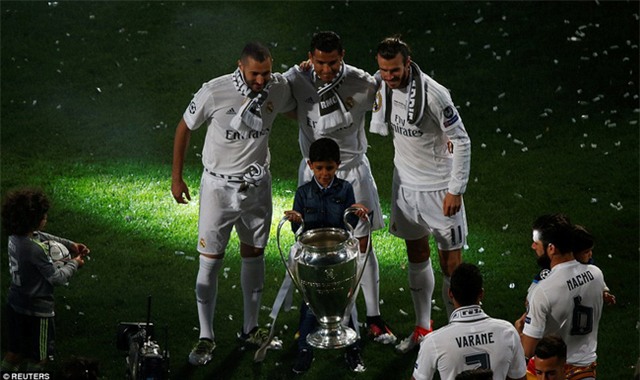 Ronaldo bùng nổ trước 80.000 CĐV Real Madrid trên sân Bernabeu - Ảnh 11.