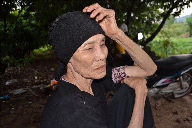 Cụ Bình (cụ nội cháu H) mong các cơ quan chức năng xem xét và giảm tội cho Thư. Ảnh: Đ.Tuỳ