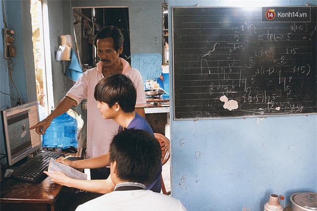 Người cha 51 tuổi cùng thi đại học với 2 con trai: Không bao giờ quá trễ để thực hiện ước mơ! - Ảnh 7.