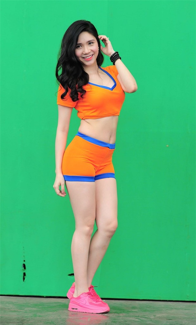 Ban gai ca si Quang Le ‘nong cung EURO 2016’ hinh anh 2